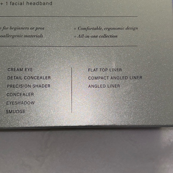 2024 Glitz & Glam Christmas holiday 31 piece essential brush collection 🎀💎 - Picture 14 of 16